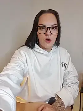 XoxoSky – webcam model profile photo Image 3