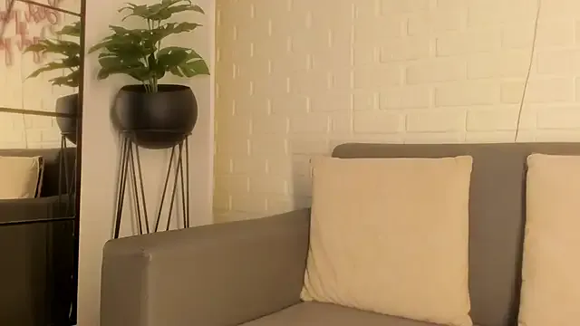 akamilasweetcm101 – webcam model profile photo Image 6