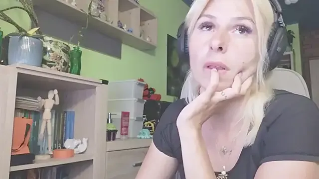 Zemer_secret51 webcam show Image 10