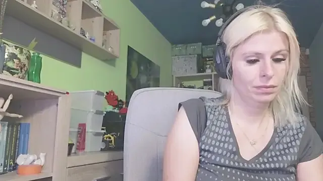 Zemer_secret51 webcam show Image 19