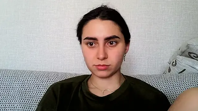 LauCamila – webcam model profile photo Image 2