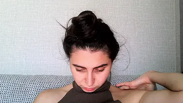 LauCamila – webcam model profile photo Image 6