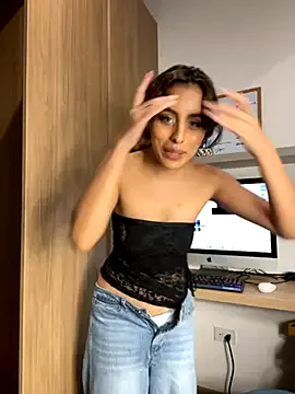 Cumonmme – webcam model profile photo Image 15