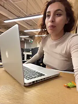 Cumonmme – webcam model profile photo Image 5