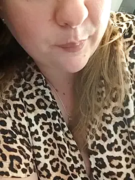 Issa_wiches – webcam model profile photo Image 8