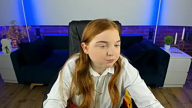 PocketSizeOliviaLive webcam show Image 10