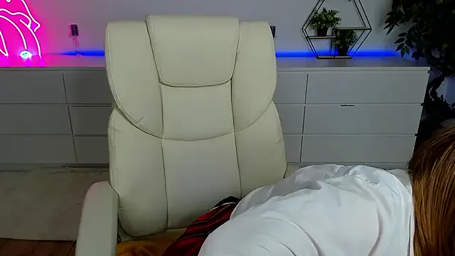 PocketSizeOliviaLive webcam show Image 19