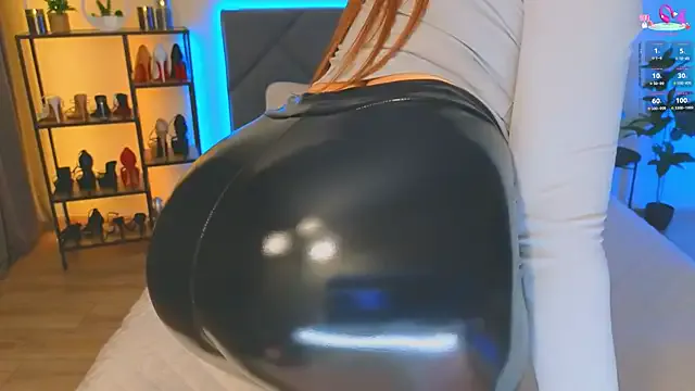 MissDesi webcam show Image 10