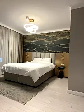 Issy_PrincesUK webcam show Image 14