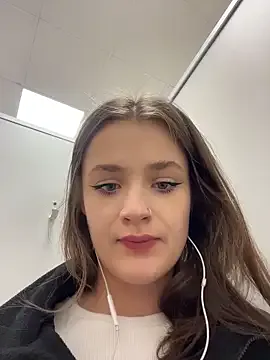 NadiaLayne – webcam model profile photo Image 17