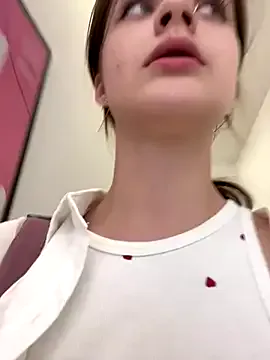 NadiaLayne – webcam model profile photo Image 3