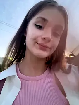 NadiaLayne – webcam model profile photo Image 4