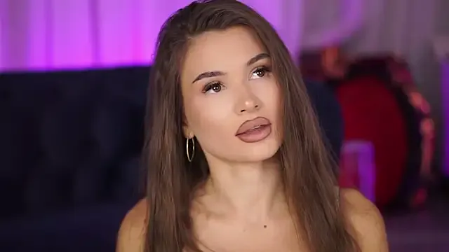 Red_Lola – webcam model profile photo Image 3