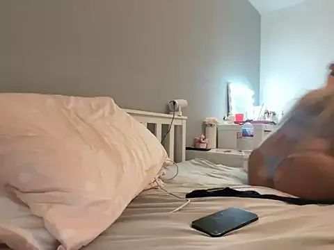 Issa_wiches – webcam model profile photo Image 11