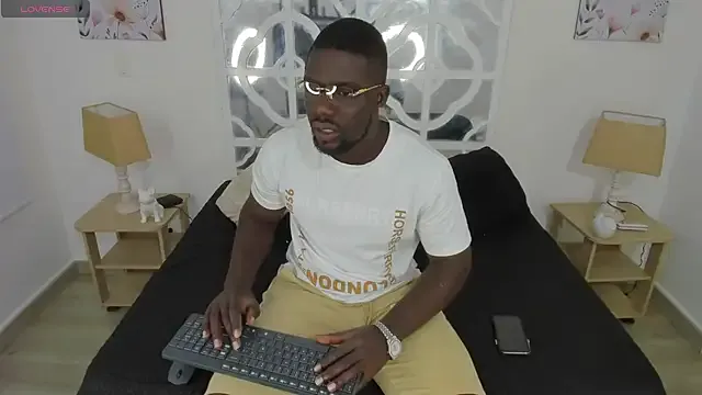 6incheswannacum – webcam model profile photo Image 3