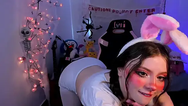 akamilasweetcm101 – webcam model profile photo Image 19