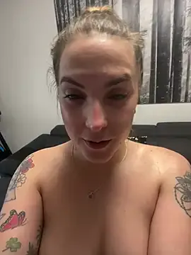 KatieeGomez – webcam model profile photo Image 2