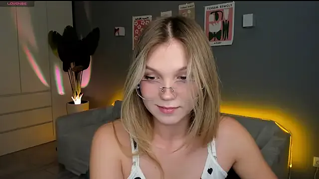 DarkDea – webcam model profile photo Image 3