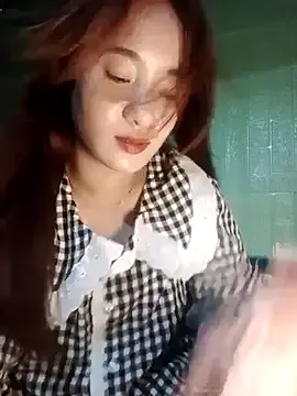 LauCamila – webcam model profile photo Image 4