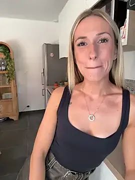 Luna_Sanders – webcam model profile photo Image 10