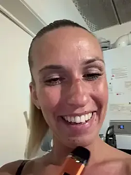 Luna_Sanders – webcam model profile photo Image 9