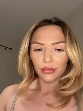 charlotte_blossom – webcam model profile photo Image 5