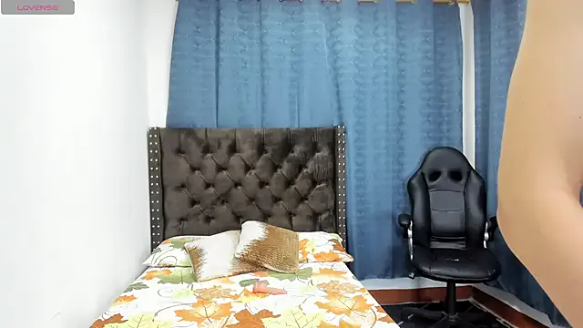 XoxoSky – webcam model profile photo Image 6