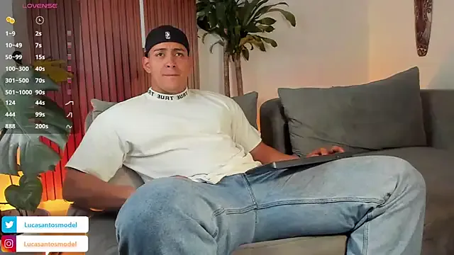 Keep_us_wild – webcam model profile photo Image 14