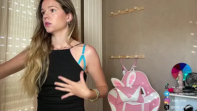 lovehollyann webcam show Image 16