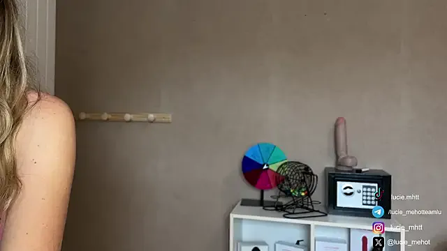 lovehollyann webcam show Image 17