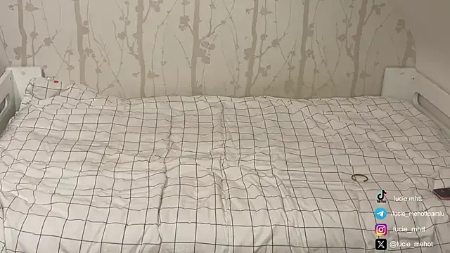 lovehollyann webcam show Image 18