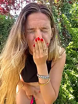 lovehollyann webcam show Image 2