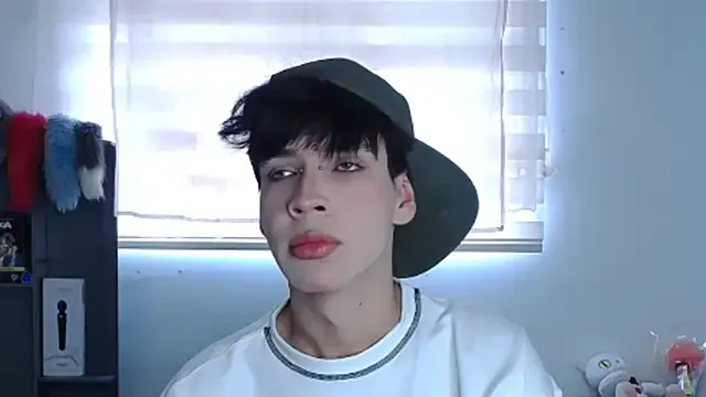 BustyBrunette44 – webcam model profile photo Image 3