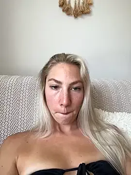 Cherry_Bootyxxxx – webcam model profile photo Image 3