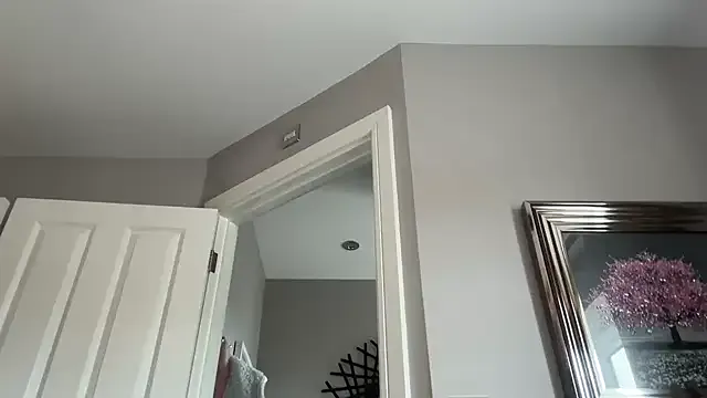 JoiDivision – webcam model profile photo Image 3