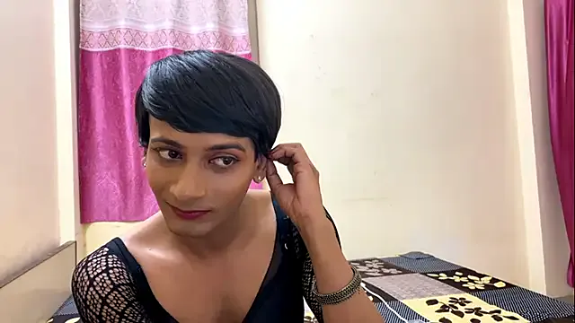 LuvLayla webcam show