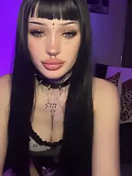 Badgirltorii – webcam model profile photo Image 12