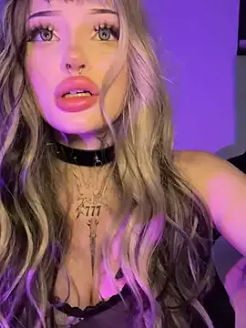 Badgirltorii – webcam model profile photo Image 14