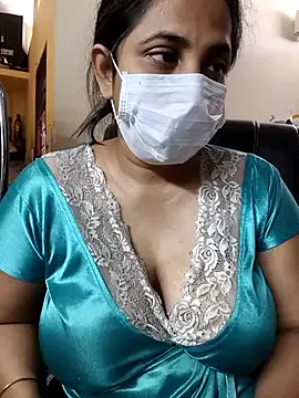 EMYILIA – webcam model profile photo Image 14