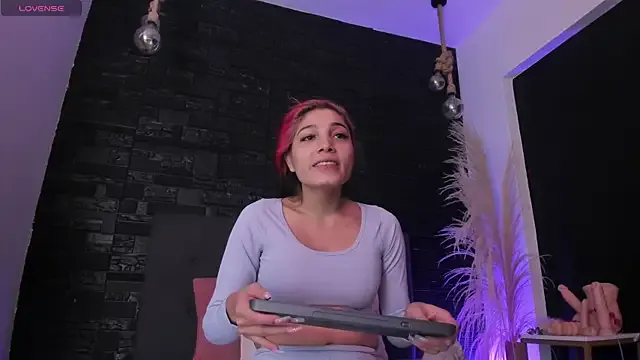 NinaMuller – webcam model profile photo Image 2