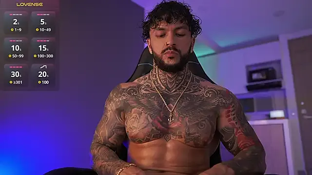 roouse – webcam model profile photo Image 4