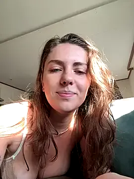 EMYILIA – webcam model profile photo Image 14