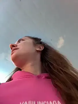 EMYILIA – webcam model profile photo Image 3