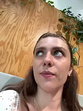 EMYILIA – webcam model profile photo Image 9