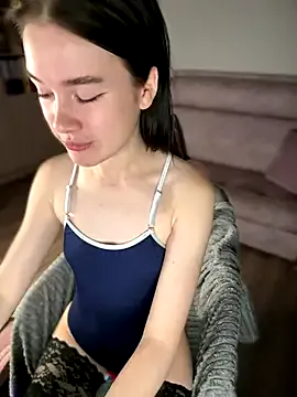 SariMiller – webcam model profile photo Image 16