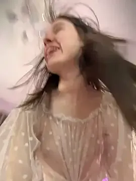 SariMiller – webcam model profile photo Image 17