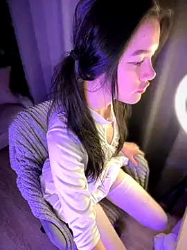 SariMiller – webcam model profile photo Image 5