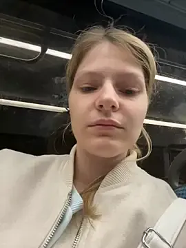 LucianaCas – webcam model profile photo Image 10