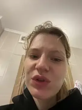 LucianaCas – webcam model profile photo Image 11