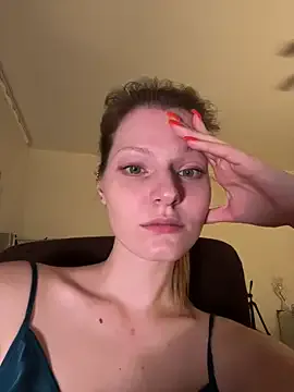 LucianaCas – webcam model profile photo Image 12